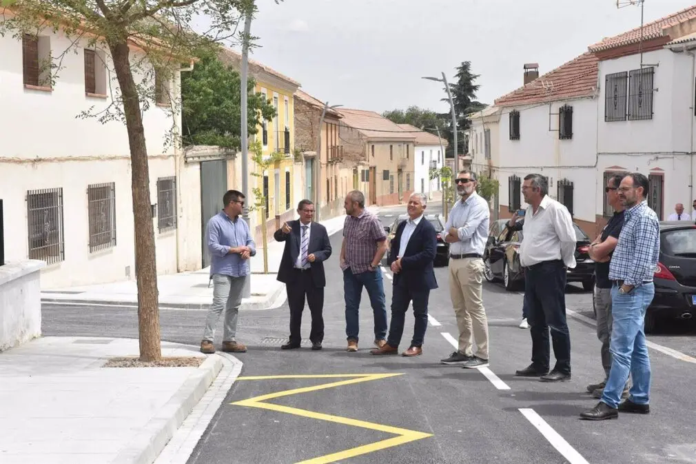 Concluye la reforma integral de la calle principal de Ácula, en Ventas de Huelma