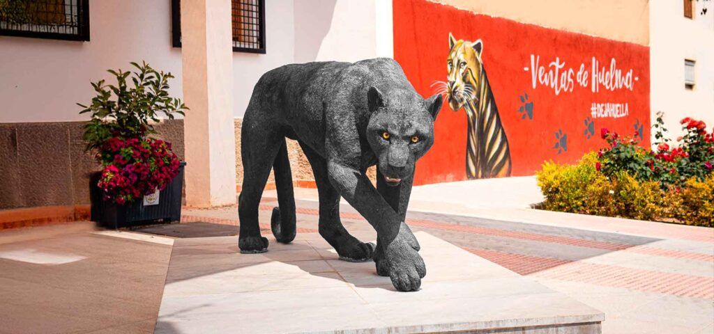 Estatua de la pantera en Ventas de Huelma