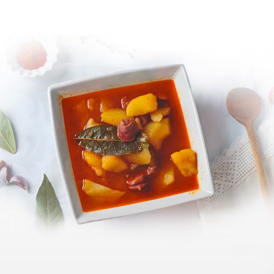 Guiso de patatas con chorizo típico de Ventas de Huelma y Ácula