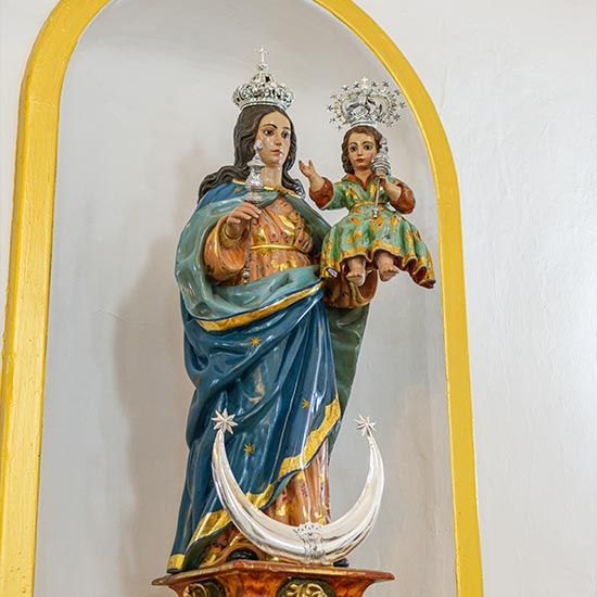 Talla de Nuestra Señora del Rosario patrona de Ácula