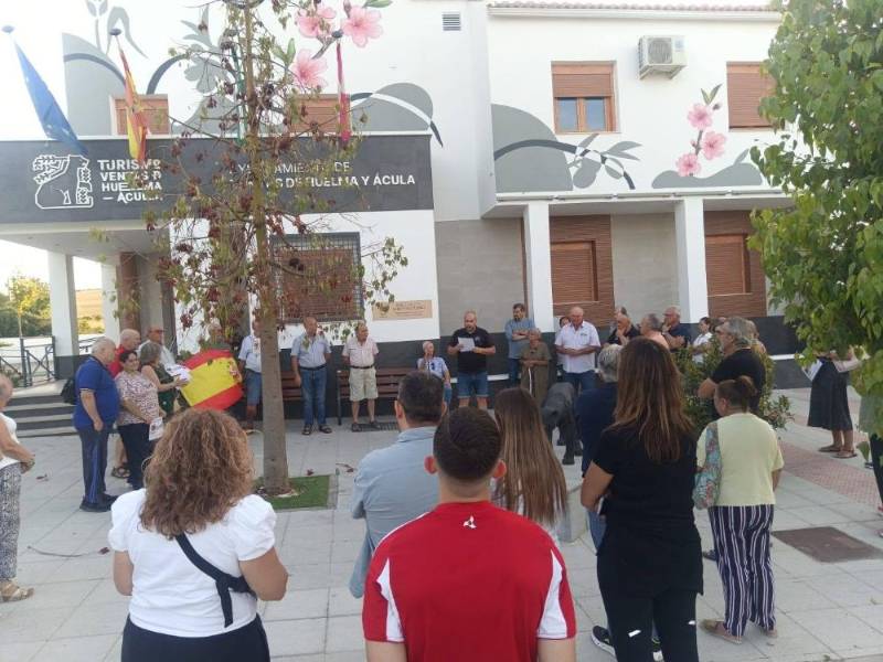 Concentración de apoyo a Ceuta en la puerta del Ayuntamiento de Ventas de Huelma y Ácula